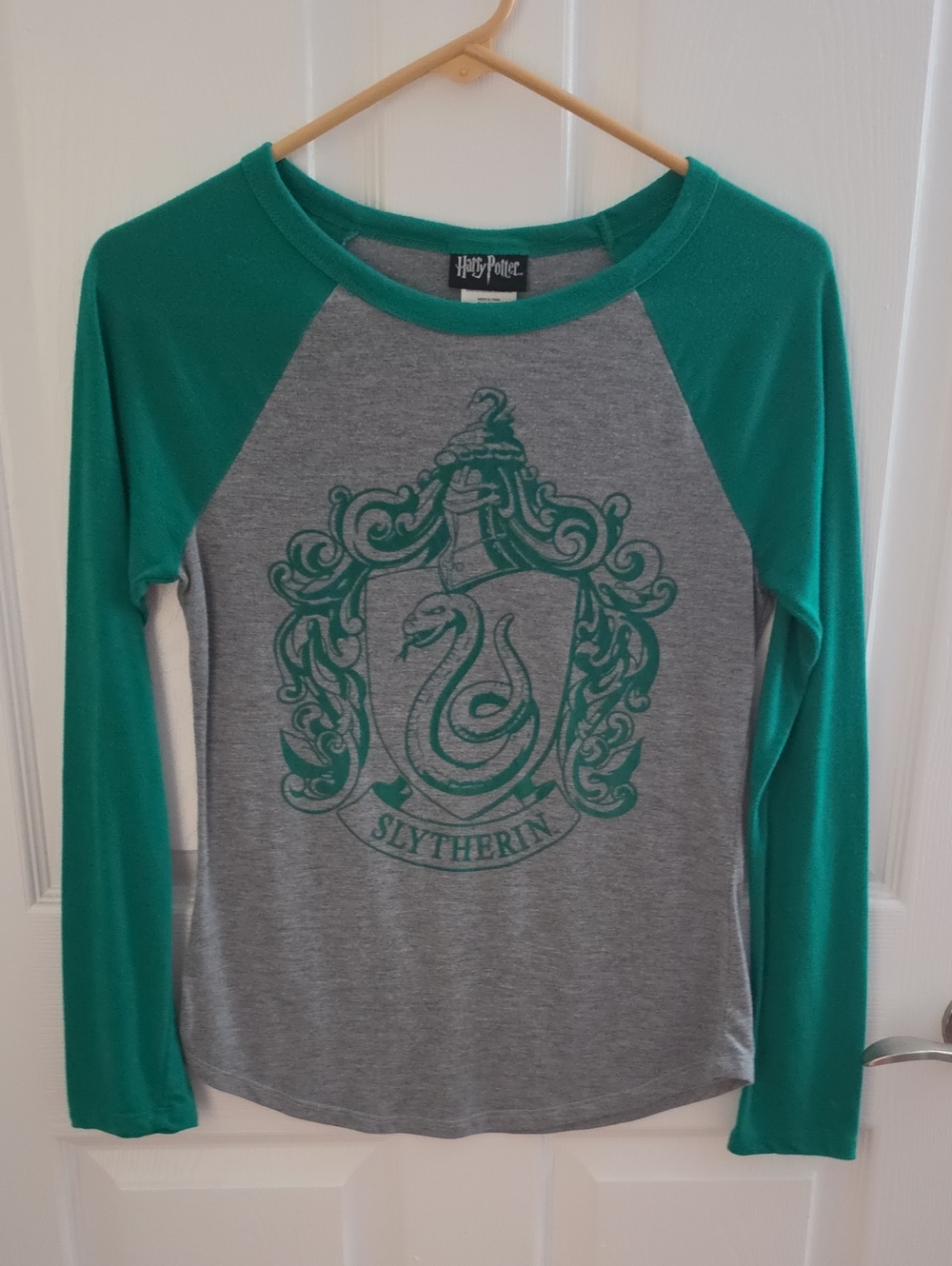 Warner Bros. Slytherin Raglan Long Sleeve Top - Gray & Green
